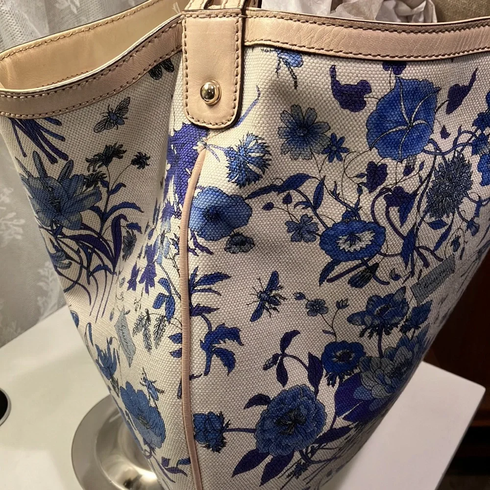 Authentic Gucci - Picture 5 of 8